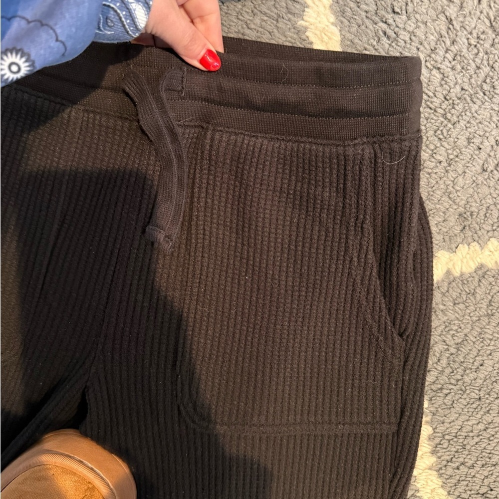 GAP Ribbed Henley Top and Cropped Ribbed Pants - Picture 3 of 9